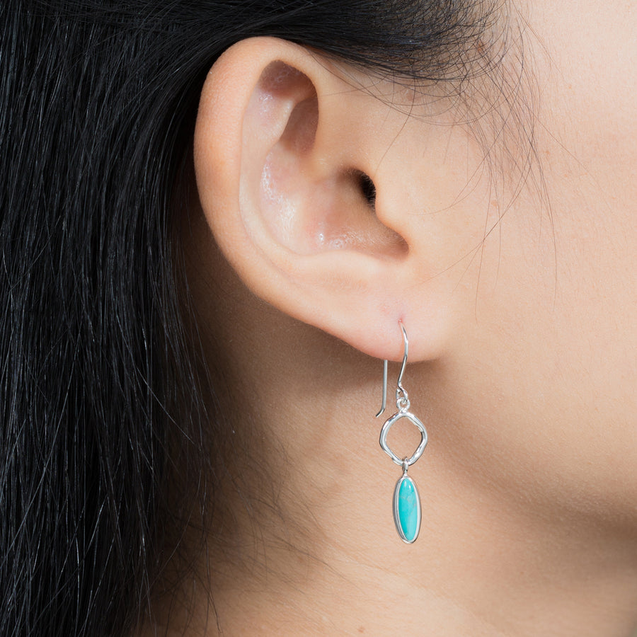 Wavy Link Oval Dangle Earrings with Stone (CDB 4562)